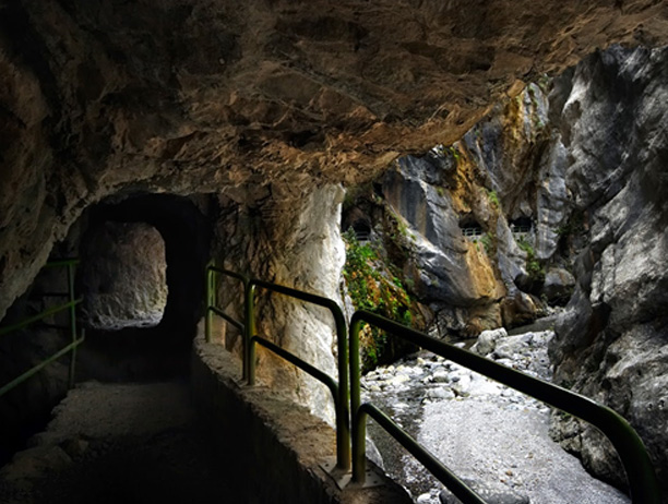 Túnel acceso Presa de Caín